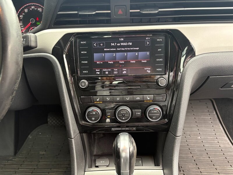 Vehicle image 32 of 37