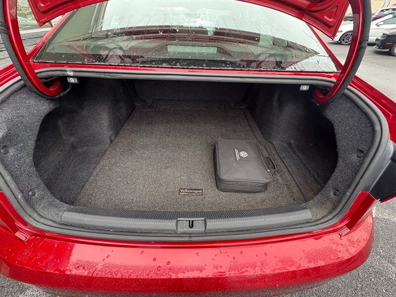 Vehicle image 25 of 37