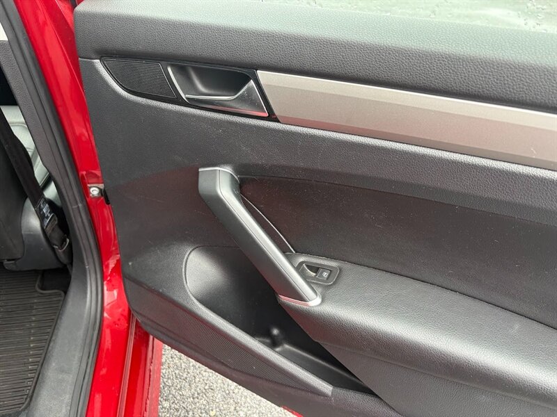 Vehicle image 27 of 37