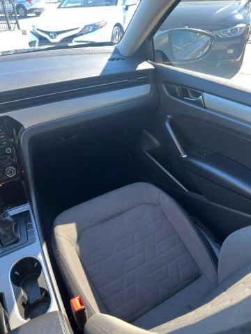 2020 Volkswagen Passat 2.0T S Image 9 of 23