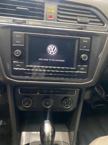 Vehicle image 21 of 25