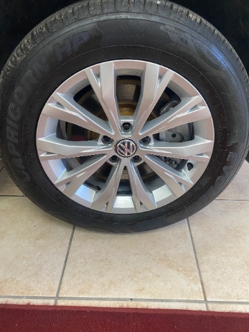 Vehicle image 23 of 25