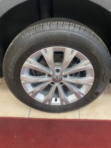 Vehicle image 22 of 25