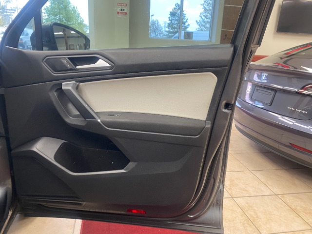 Vehicle image 11 of 25