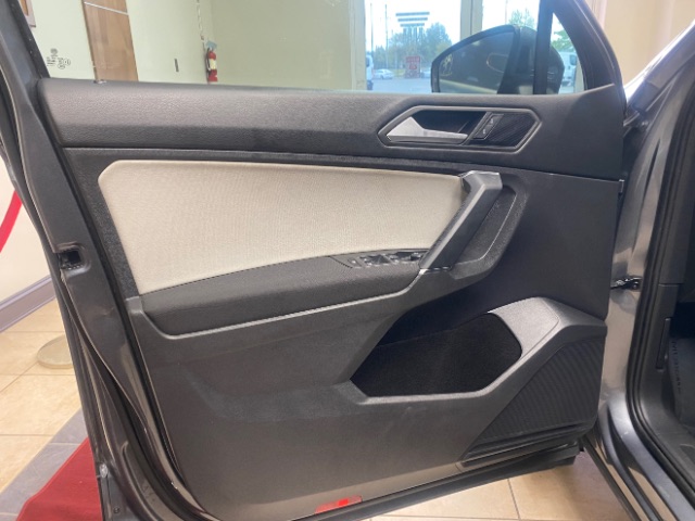 Vehicle image 8 of 25