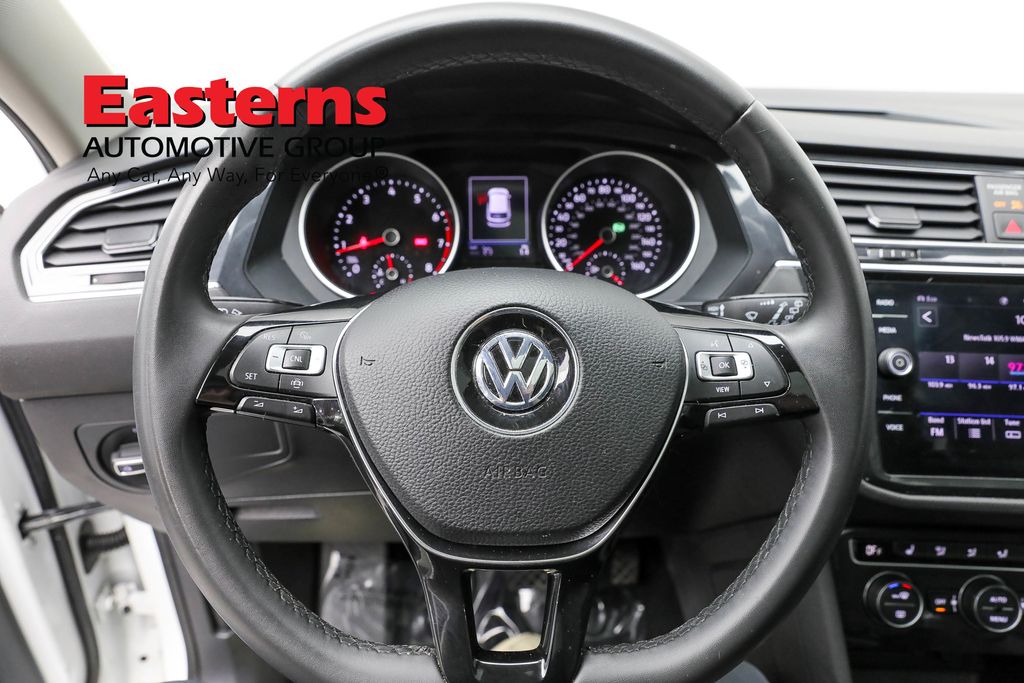 Vehicle image 40 of 62