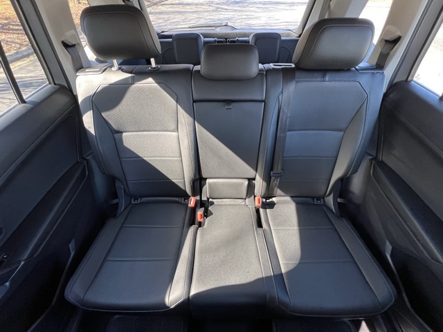 Vehicle image 25 of 34