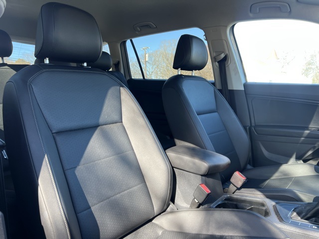 Vehicle image 24 of 34
