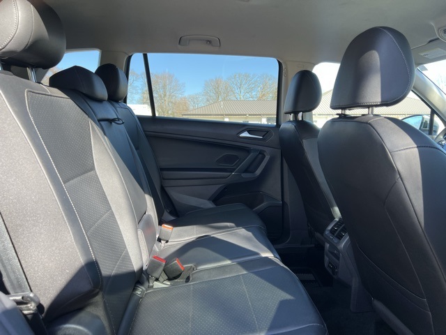 Vehicle image 19 of 34