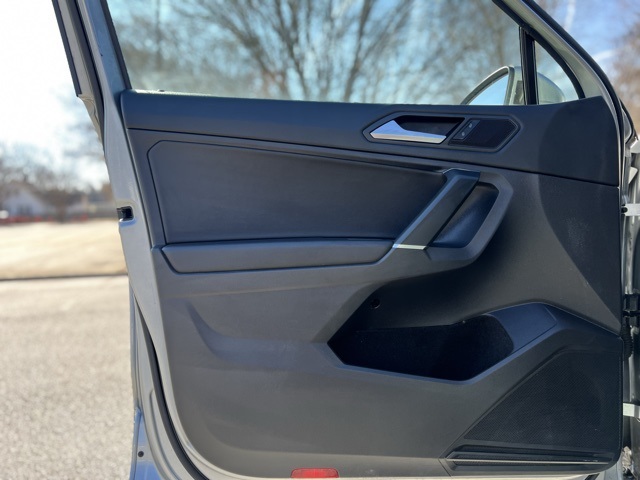 Vehicle image 10 of 34