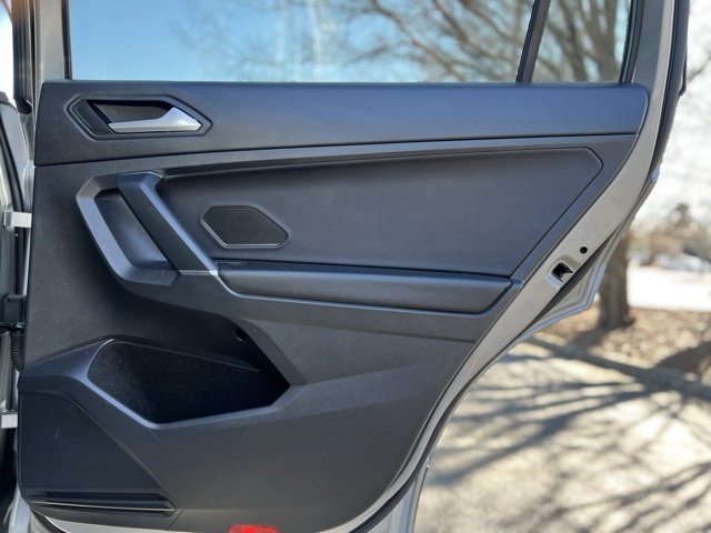 Vehicle image 17 of 34