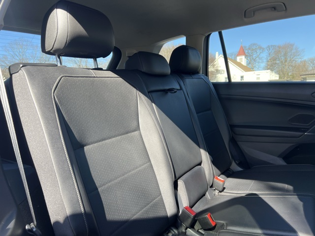 Vehicle image 20 of 34