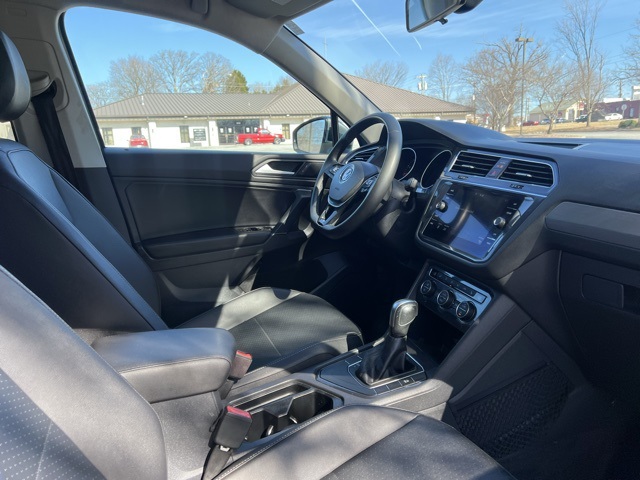 Vehicle image 22 of 34