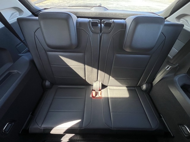 Vehicle image 26 of 34