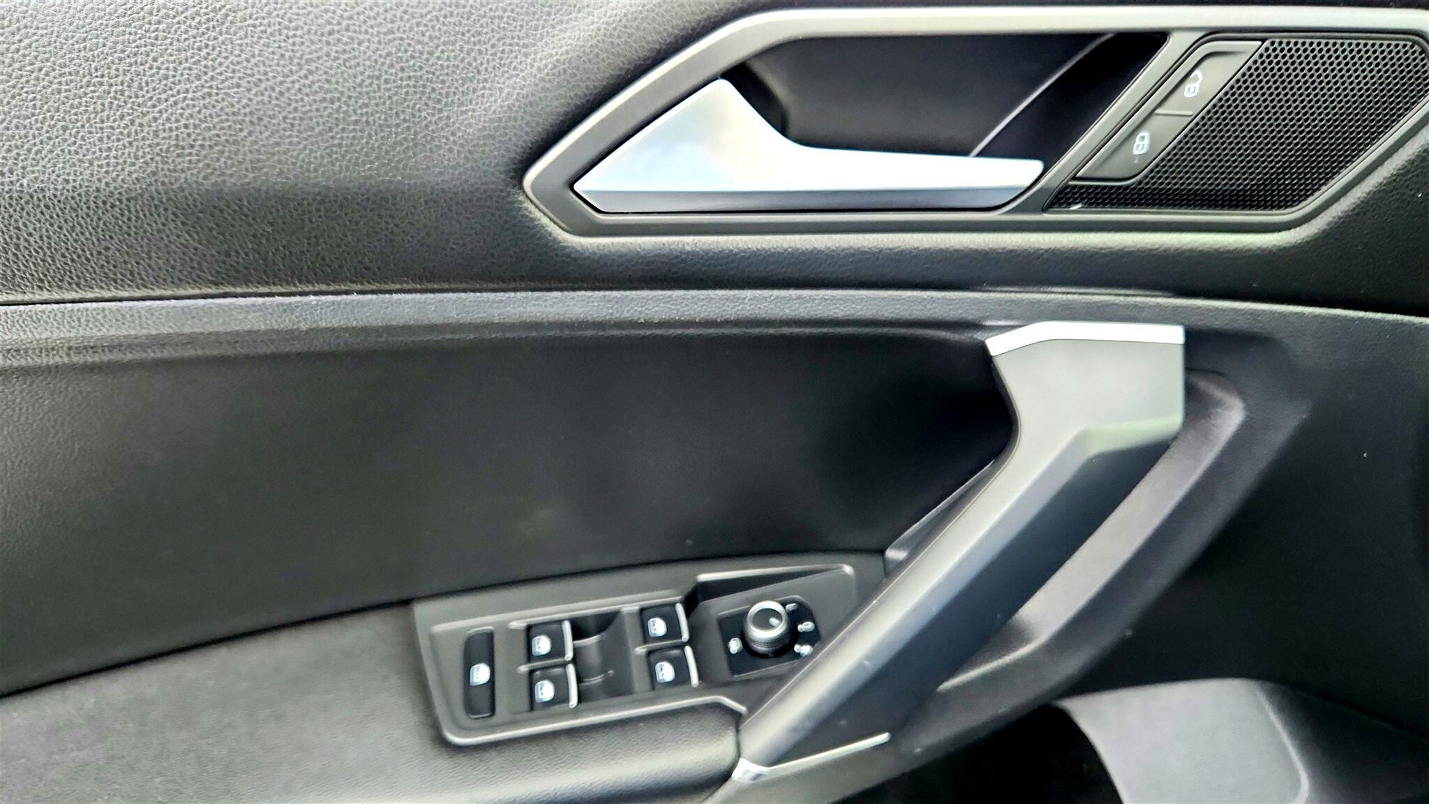 Vehicle image 35 of 47