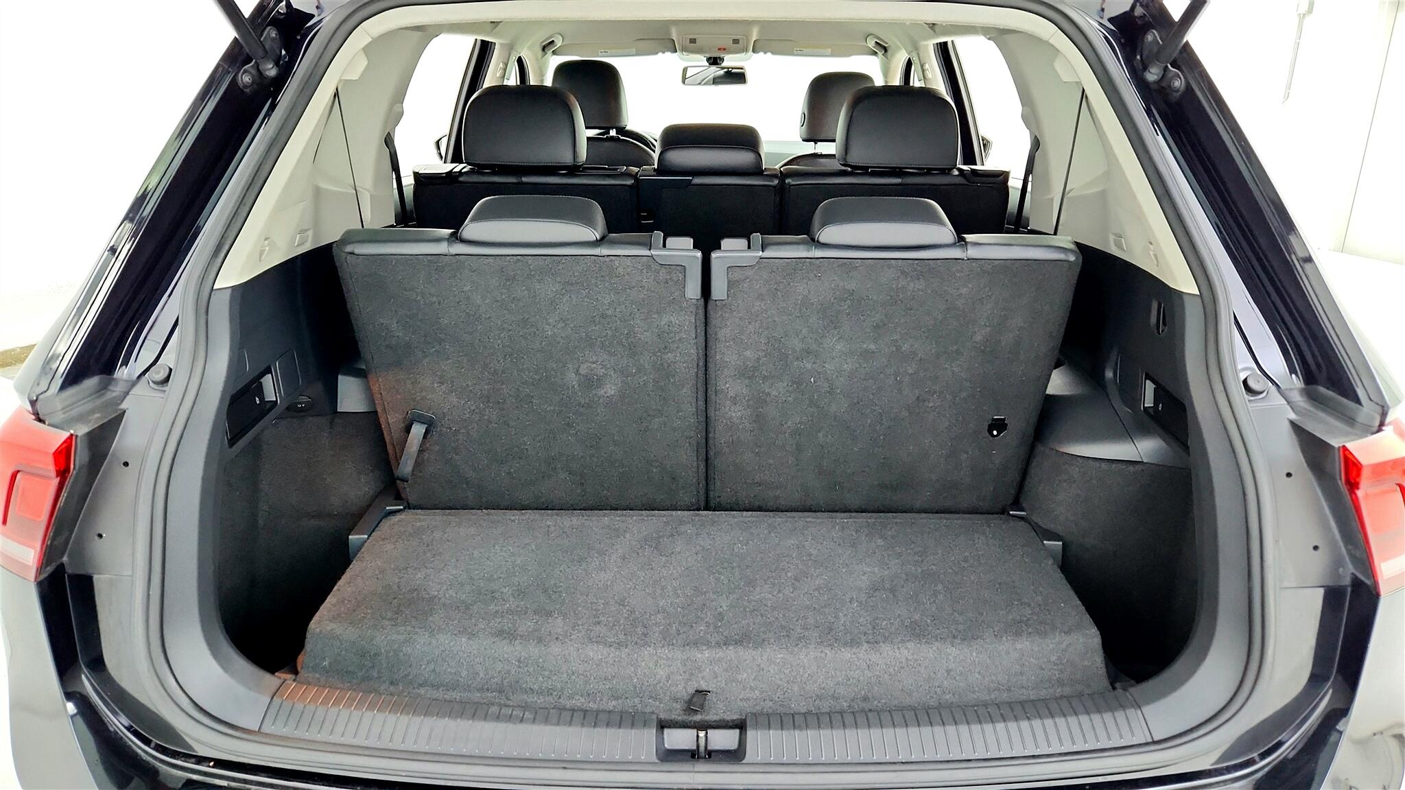 Vehicle image 40 of 47
