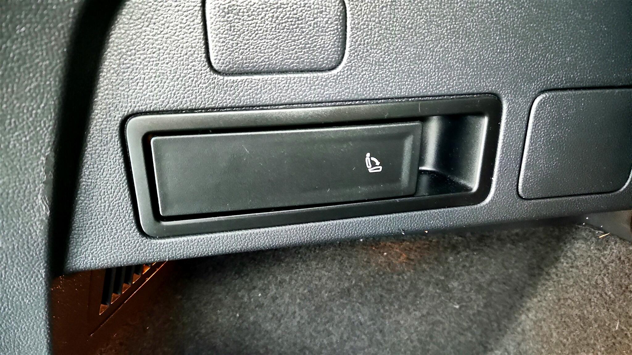 Vehicle image 41 of 47
