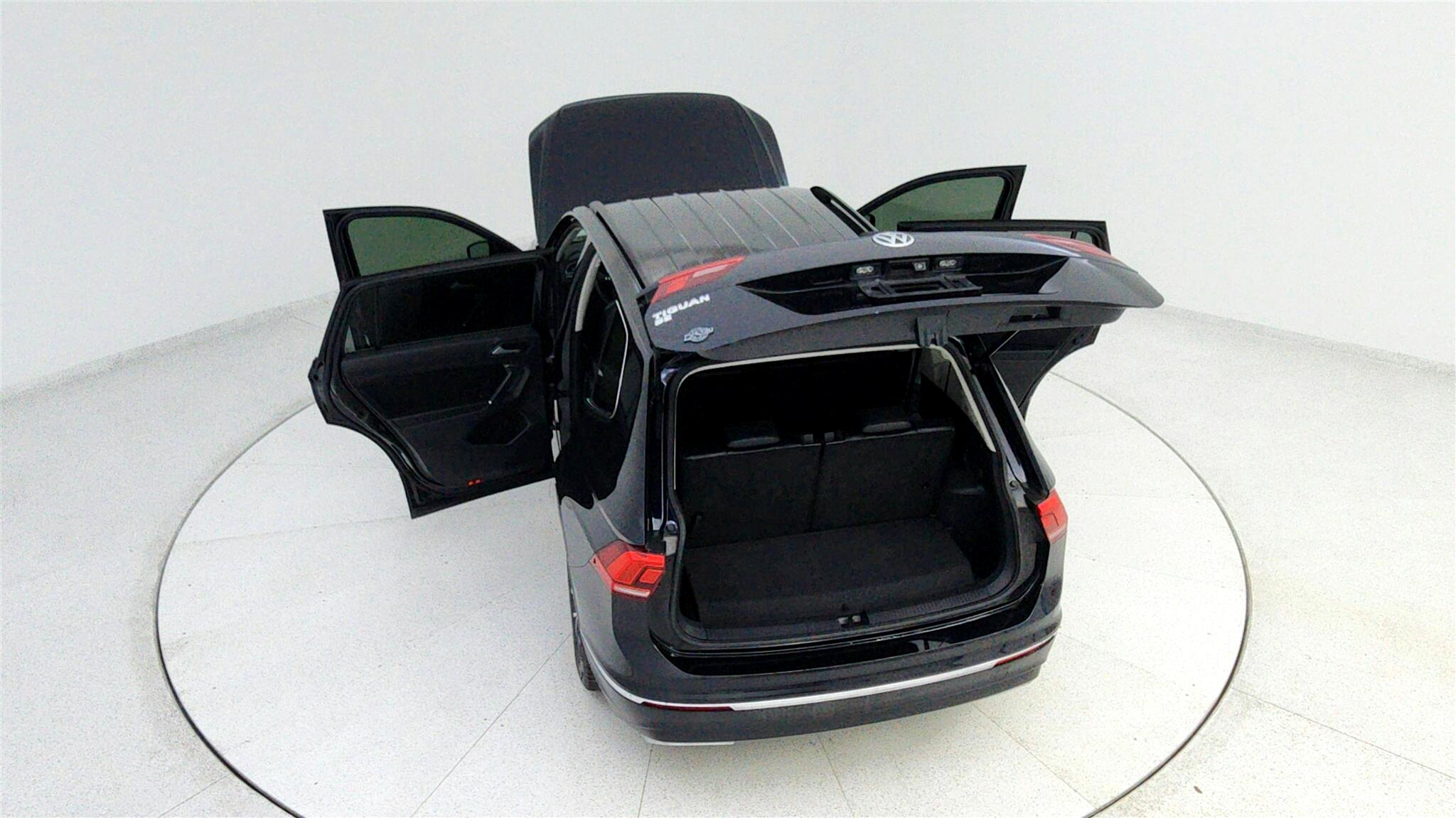 Vehicle image 33 of 47