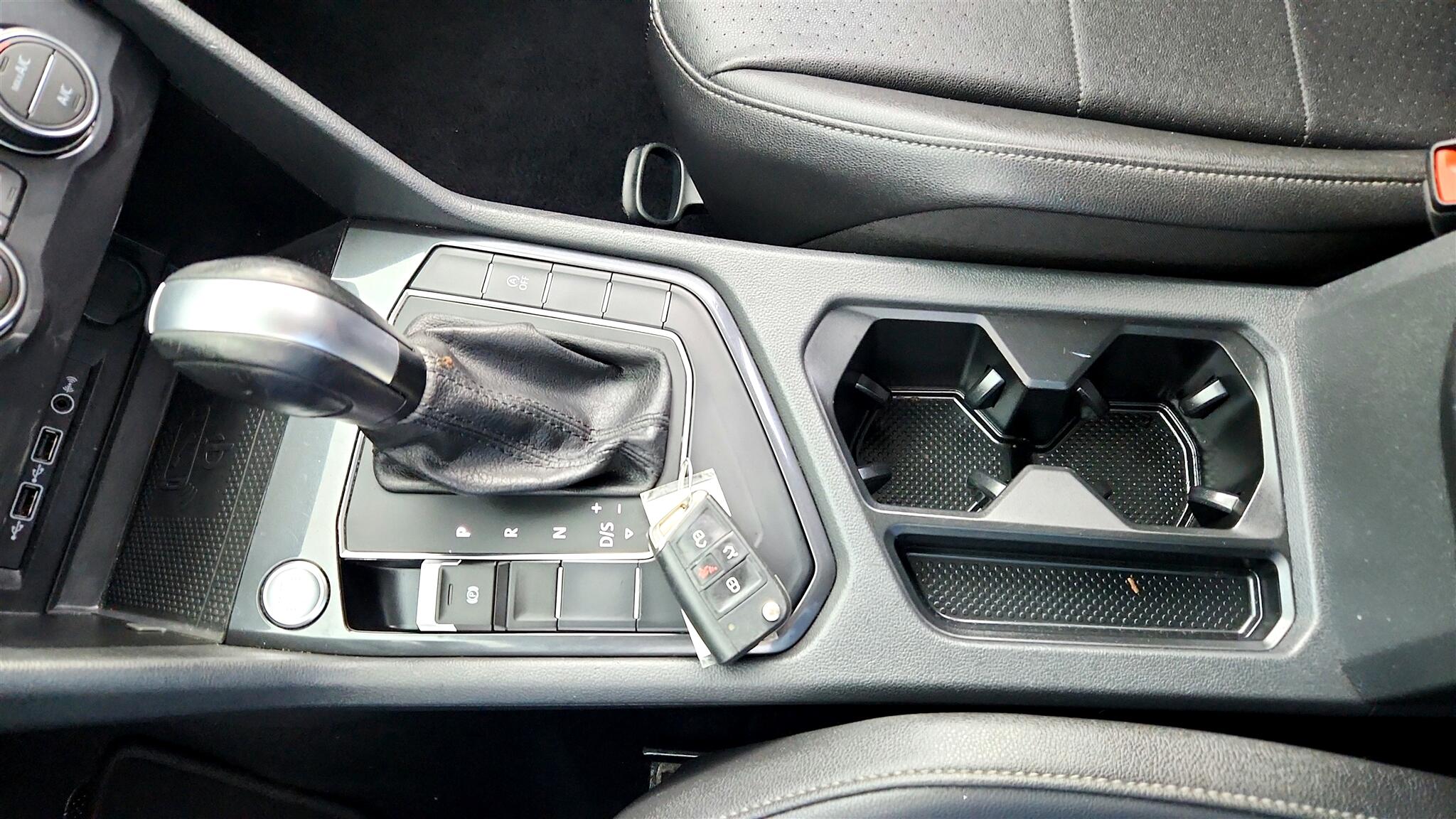 Vehicle image 25 of 47