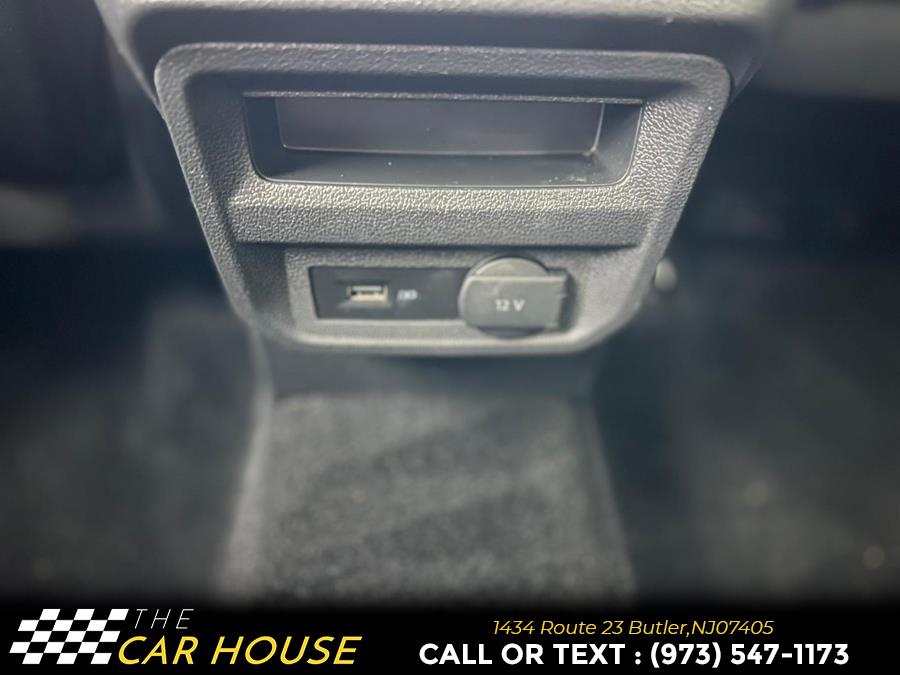 Vehicle image 33 of 35