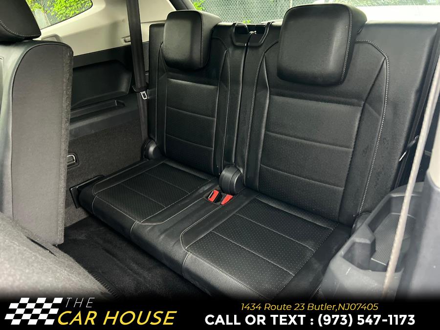 Vehicle image 21 of 35