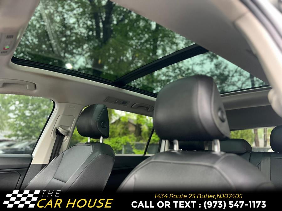 Vehicle image 18 of 35