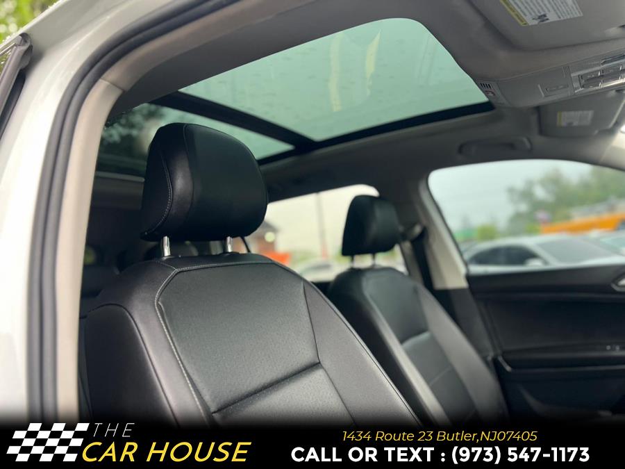 Vehicle image 27 of 35