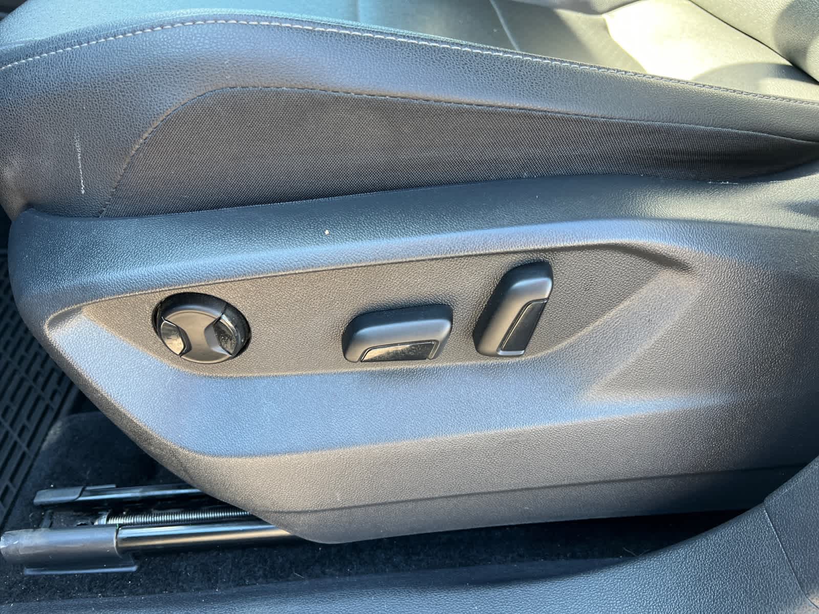 Vehicle image 19 of 22