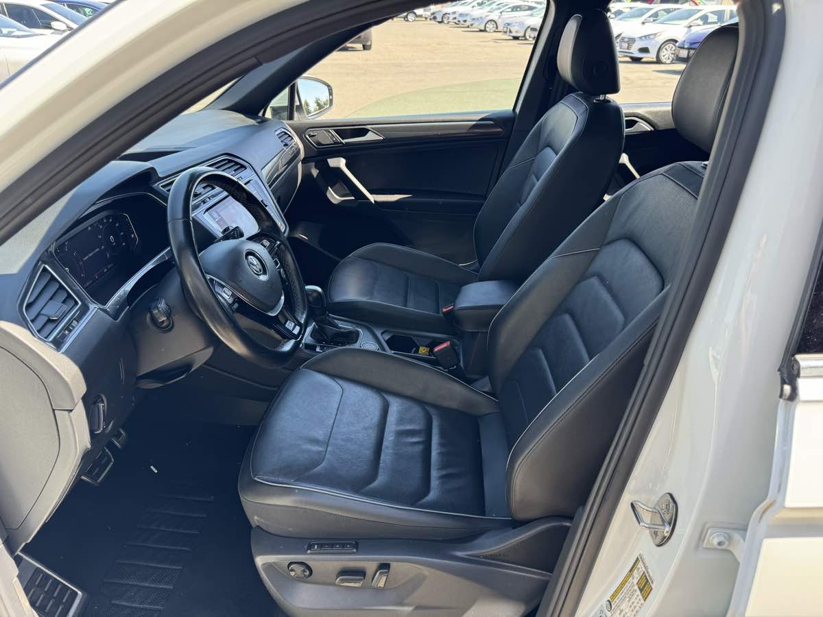 Vehicle image 25 of 48