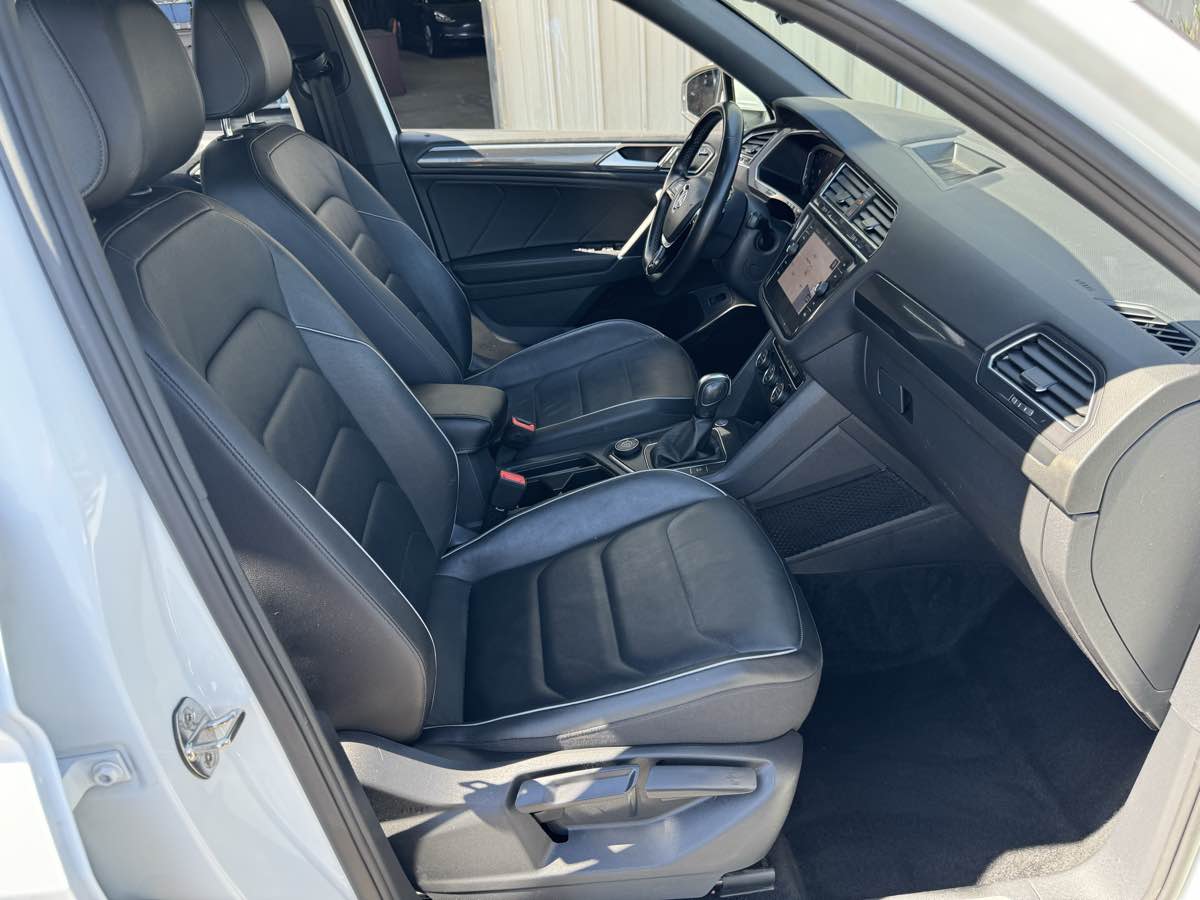 Vehicle image 16 of 48