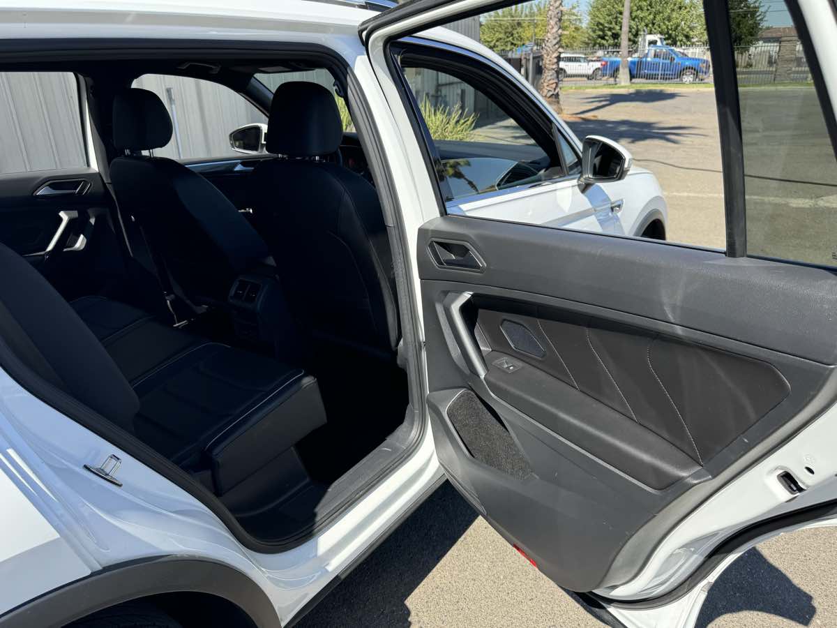 Vehicle image 20 of 48