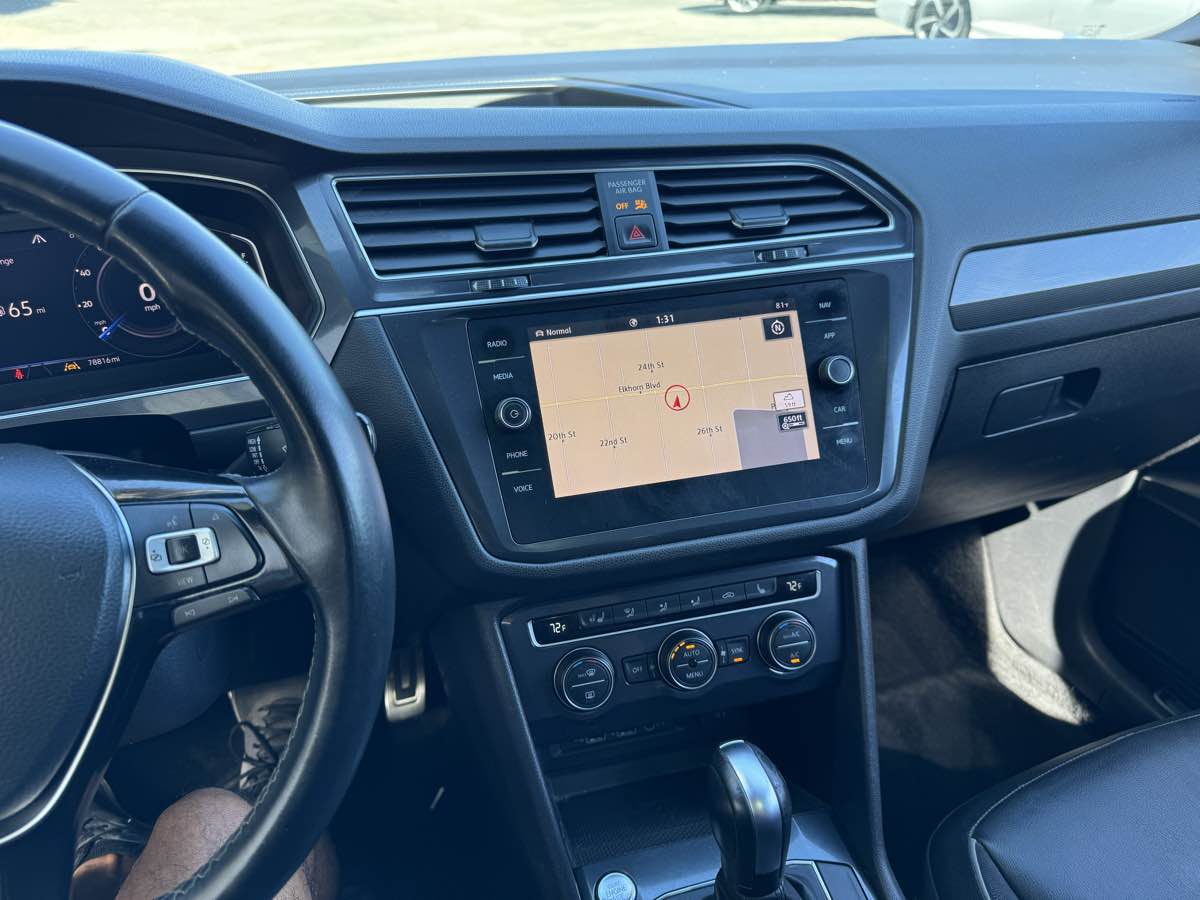Vehicle image 33 of 48