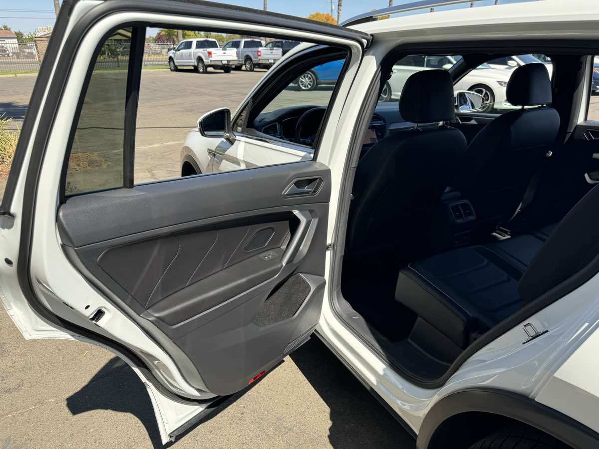 Vehicle image 24 of 48