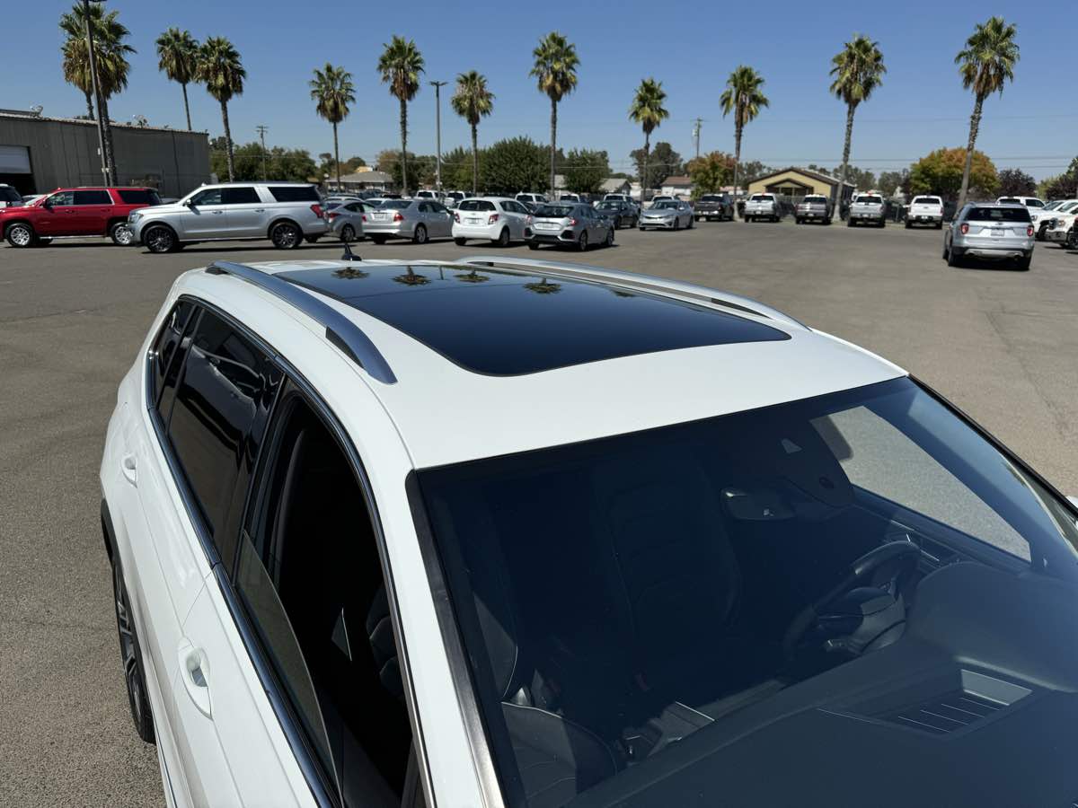 Vehicle image 15 of 48