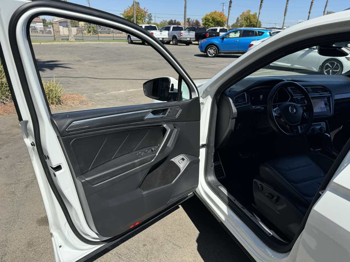 Vehicle image 26 of 48