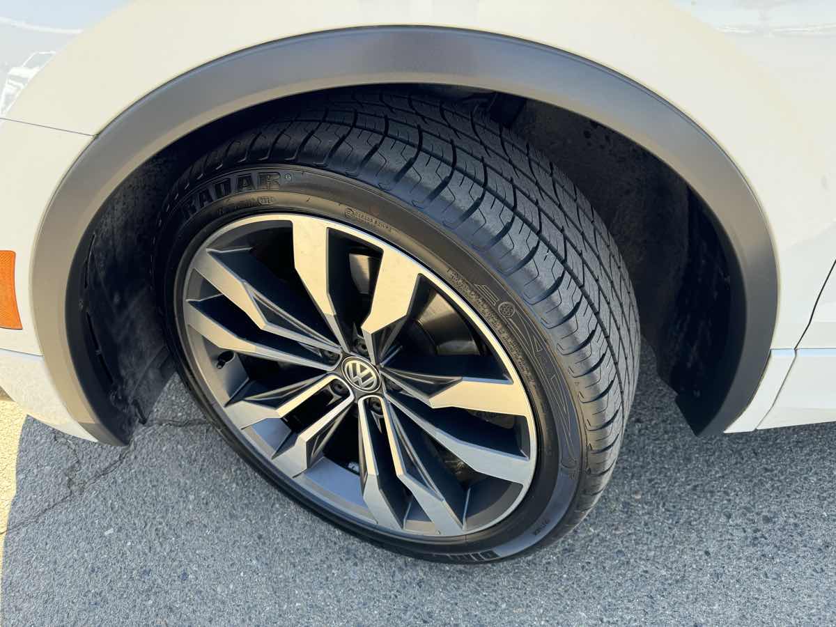 Vehicle image 43 of 48