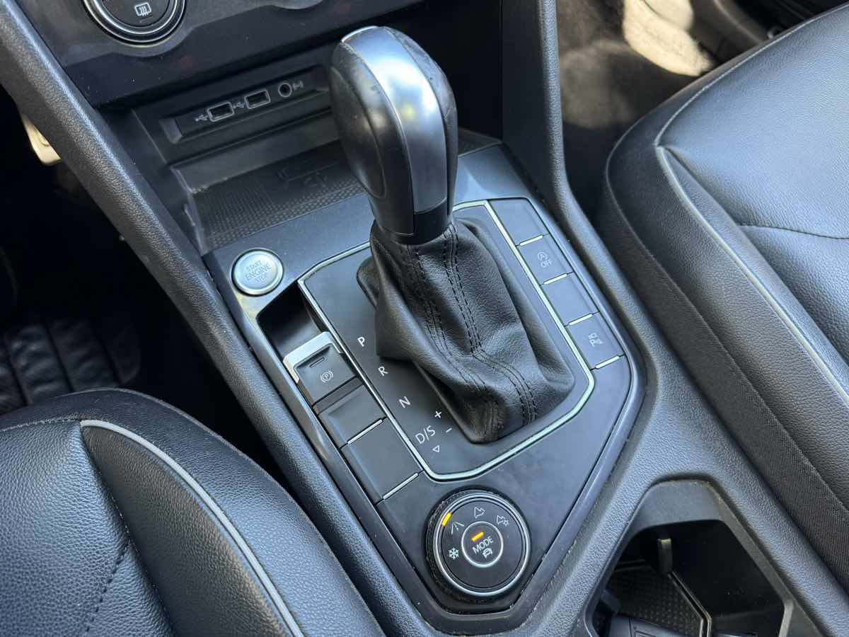Vehicle image 37 of 48