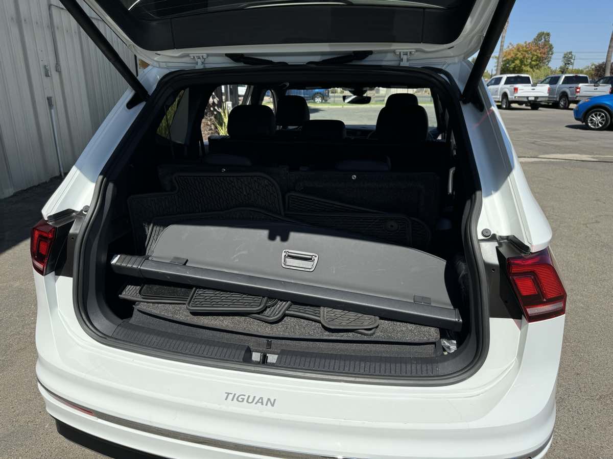 Vehicle image 21 of 48