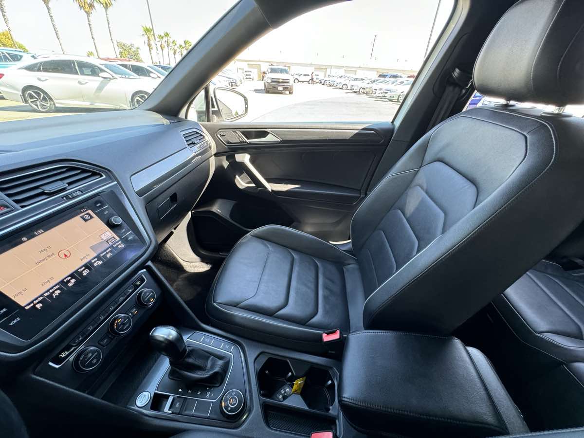 Vehicle image 40 of 48