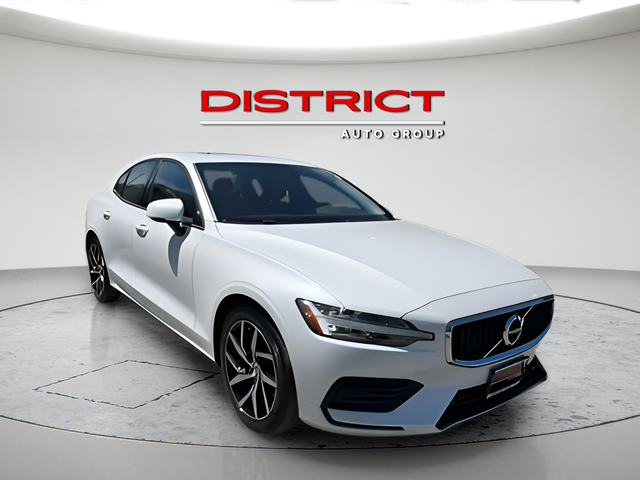 2020 Volvo S60 Momentum Image 3 of 32
