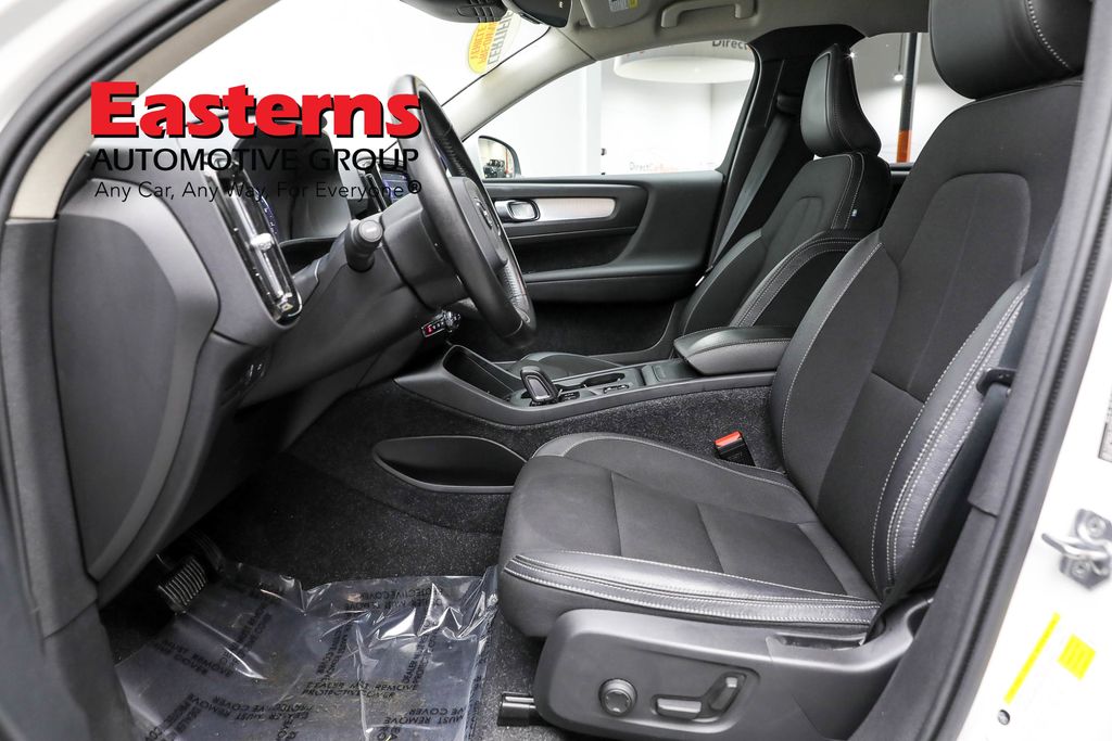 Vehicle image 44 of 61
