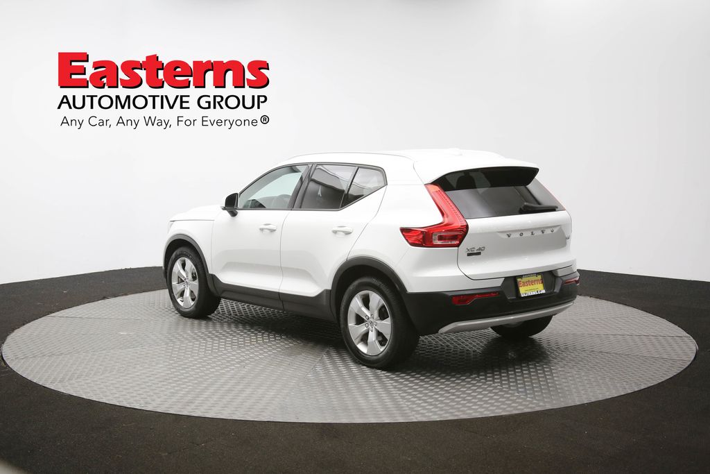 Vehicle image 33 of 61