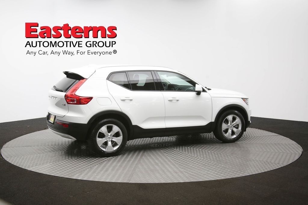 Vehicle image 17 of 61