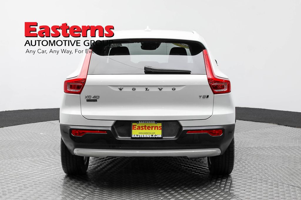 Vehicle image 5 of 61