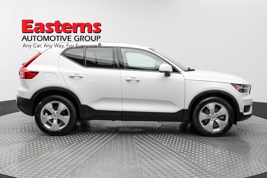 Vehicle image 11 of 61