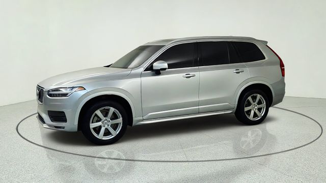 2020 Volvo XC90 Momentum Image 2 of 36