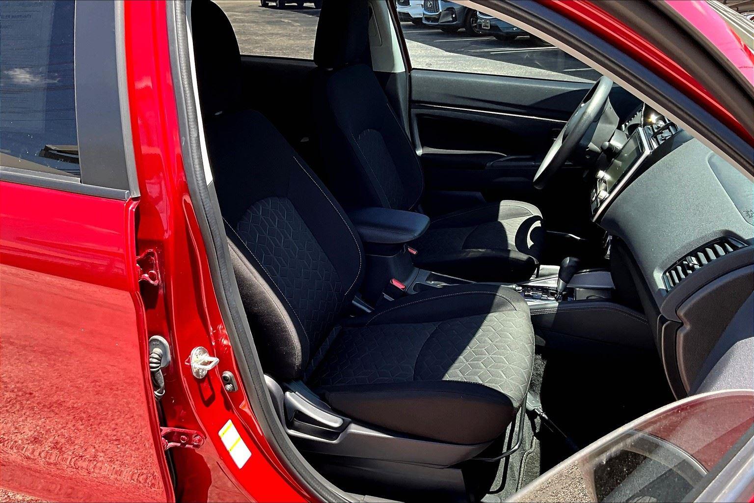 2020 Mitsubishi Outlander Sport ES 2.0 Image 13 of 46