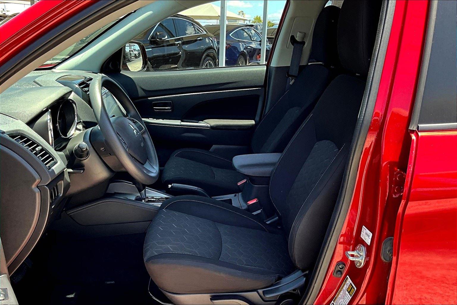 2020 Mitsubishi Outlander Sport ES 2.0 Image 14 of 46