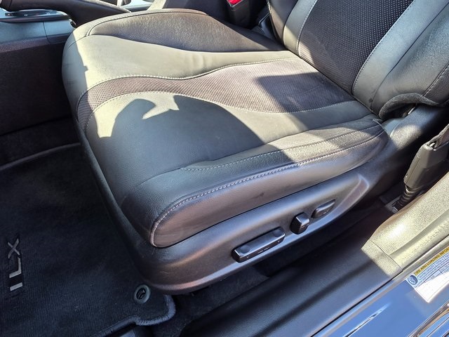 Vehicle image 17 of 41