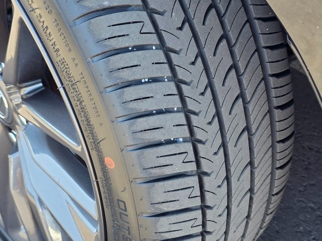 Vehicle image 14 of 41